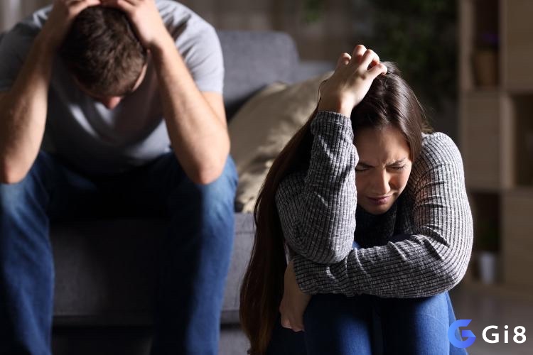 Mơ thấy bắt quả tang vợ ngoại tình phản ánh nỗi lo bị phản bội và cảm giác mất kiểm soát trong mối quan hệ