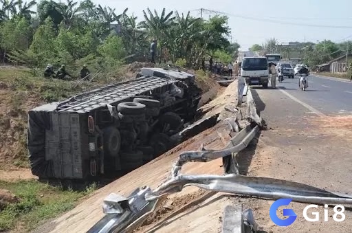Mơ thấy lái xe tải bị lật phản ánh cảm giác mất kiểm soát trong cuộc sống