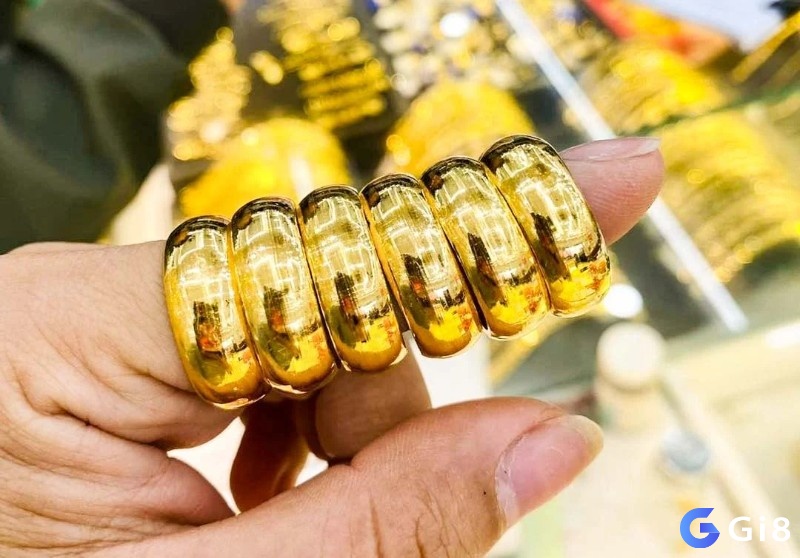 Mơ nhặt nhẫn có thể báo hiệu rằng bạn sắp có cơ hội bất ngờ