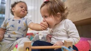Mơ thấy bị người cắn đánh con gì? Giải mã các con đề may mắn