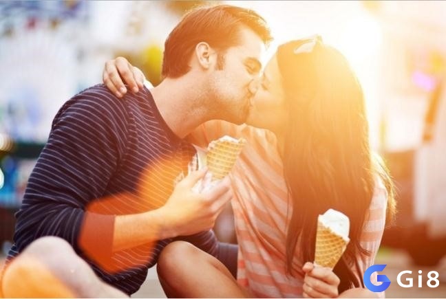 Mơ thấy hôn người yêu ám chỉ về mối quan hệ lâu dài 