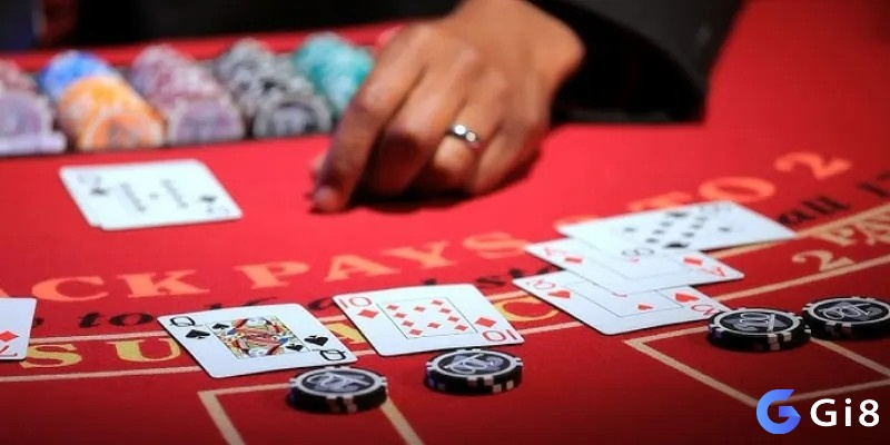 Theo dõi bài cao thấp để duy trì điểm chạy, từ đó quyết định tăng hay giảm mức cược hợp lý trong kỹ thuật đếm bài Blackjack