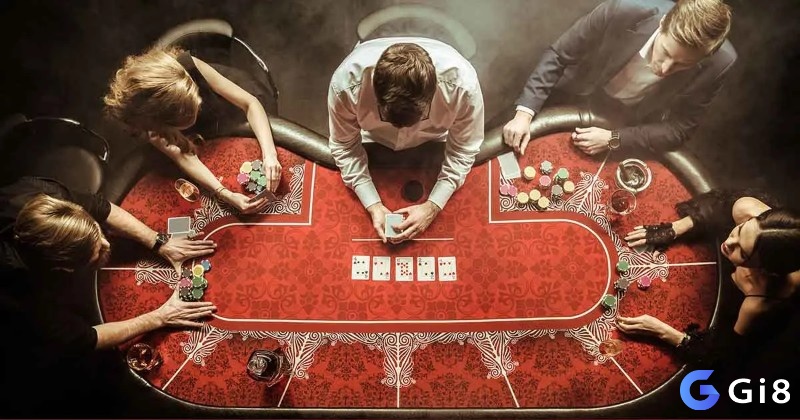 Poker Texas Hold'em với 2 lá bài tẩy, 5 lá bài chung và 4 vòng cược.